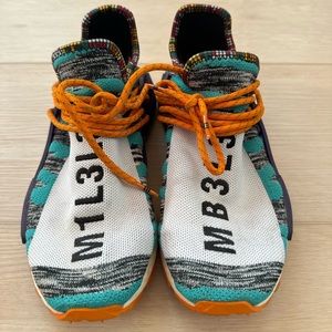 Sku  BB9528 Used Adidas sneaker Pharrell Williams